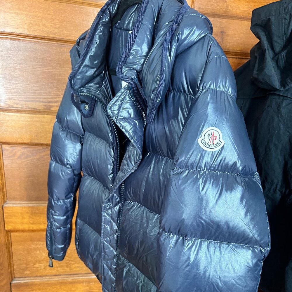 Moncler size 0 (women's XS)  navy down puffer
